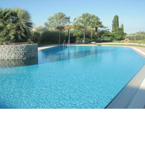 Vibrant Holiday Home in Lazise with Swimming Pool near Lake