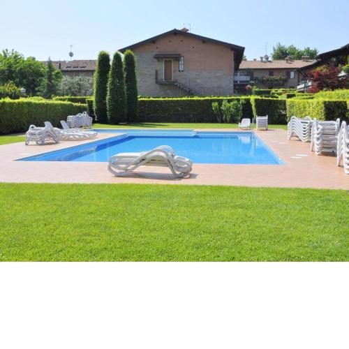 Vibrant Holiday Home in Lazise with Swimming Pool