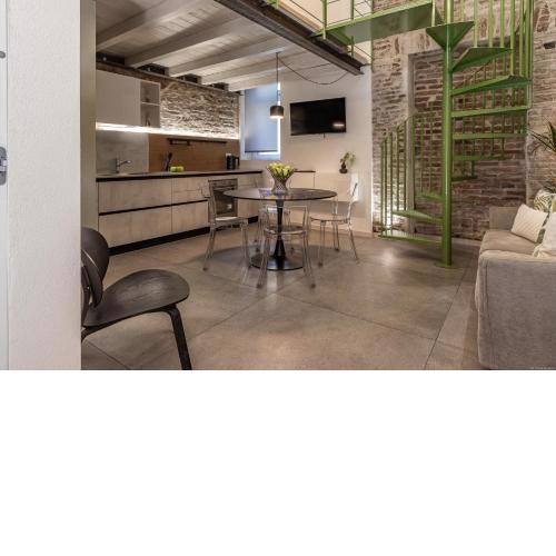 Vicolo dei Duelli Industrial Green Apartment