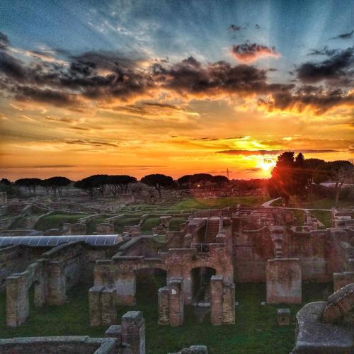 VictoriaeDomus (ostia antica)