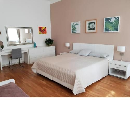 Viennese art apartment