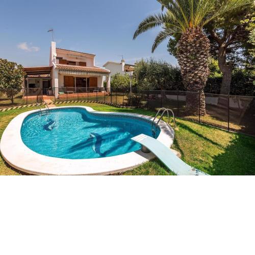Villa 100 m from the beach