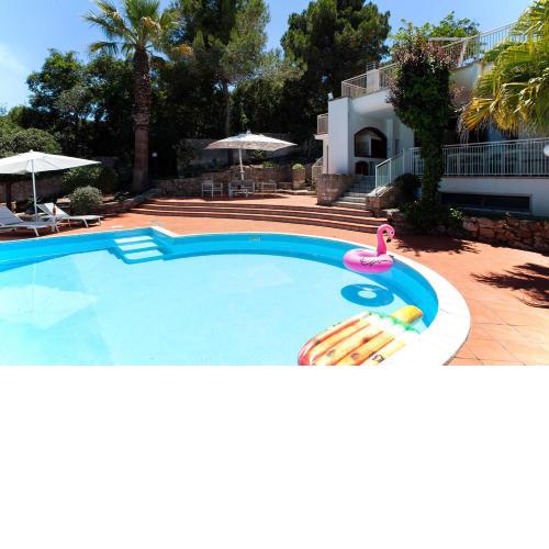 Villa 6 camere bagni, piscina, Wifi, animali, m200