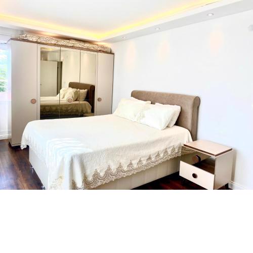 VİLLA, 7 MİNUTES FROM AİRPORT