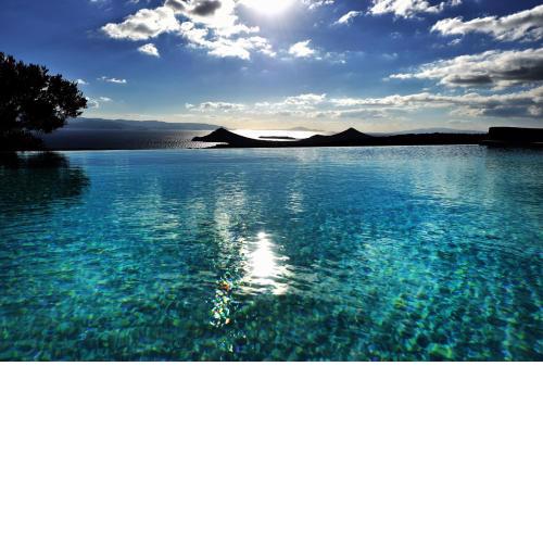 Villa Acqua · Gorgeous pool villa, stunning sea views, helipad!