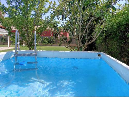 Villa Ada con jardin y piscina