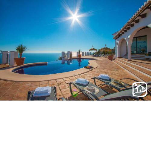 Villa Alegria by Abahana Villas