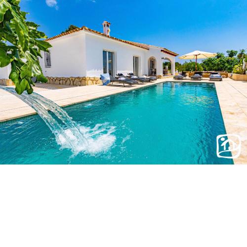 Villa Ancla Blanca by Abahana Villas