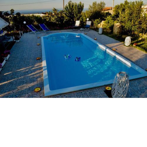 * * * VILLA ANNALISA * * *