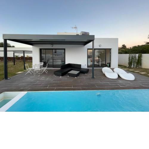 VILLA ANYWAY CONIL Un lujo frente al mar
