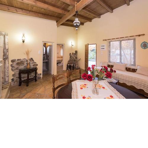 Villa Argo, Feakia