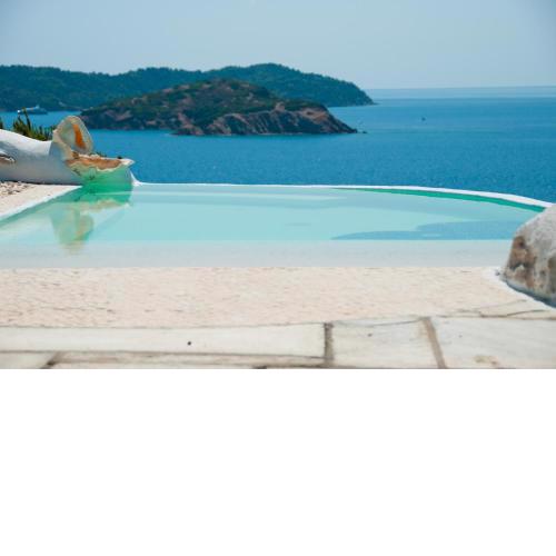 Villa Arios, pool, jacuzzi and sea