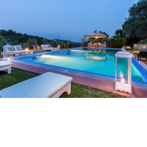 Villa Arsina, Modern Italian Tradition. Private Pool