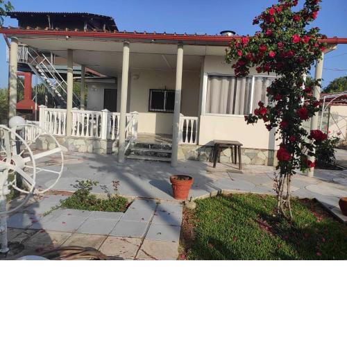 Villa Artzie. Έξοχικο με τεράστιο εξωτερικό χώρο.