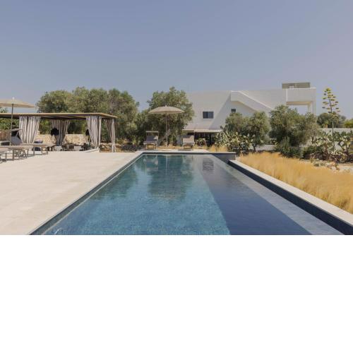 Villa Aspri con Piscina a Sfioro