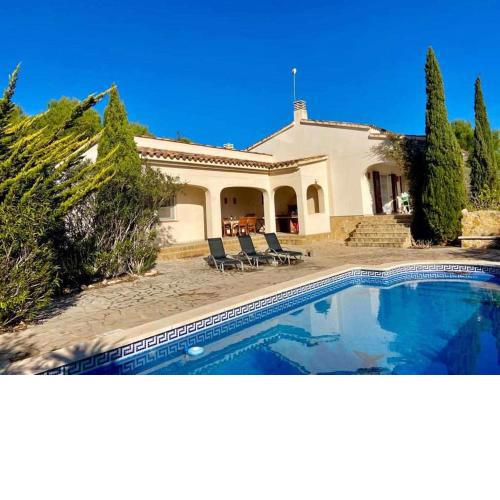 Villa Aurora para 8 personascon piscina ACwifi