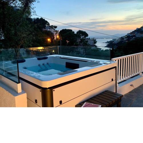 VILLA AVEC VUES MER ET BAIE PROCHE PLAGE