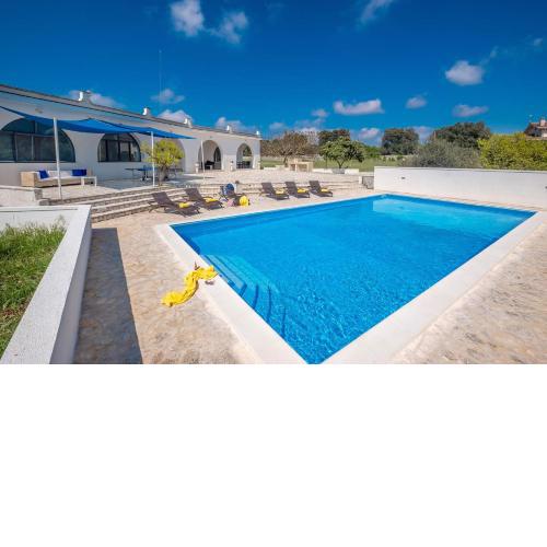 Villa Azzurrato by Villa Plus