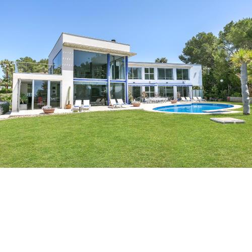 Villa Bay Blue, by Priority