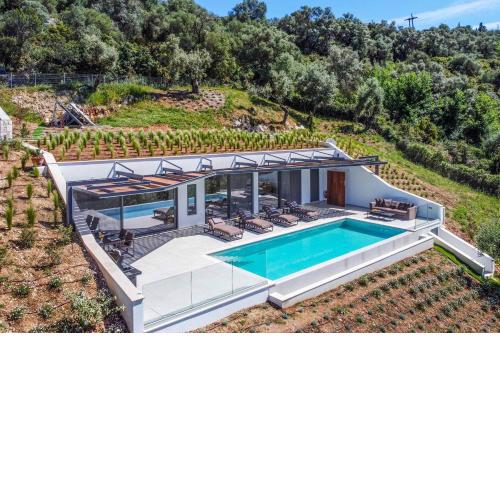 Villa Beyond the Horizon