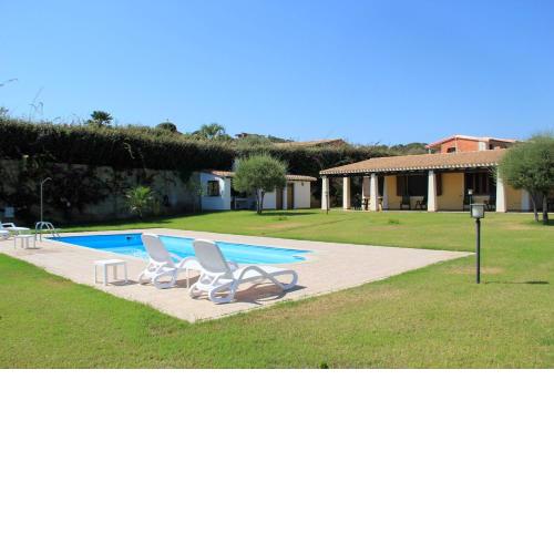 Villa bifamiliare con piscina vista mare