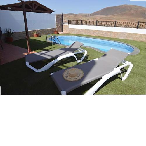 Villa Blue with Private Pool, BBQ, Wifi - suitable for Families by Holidays Home