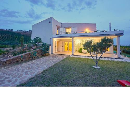 Villa Bonifato vista sulle campagne e sul mare siciliano alloggio per uso turistico