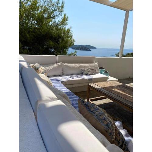 Villa Bounatsa with access to semi-private beach