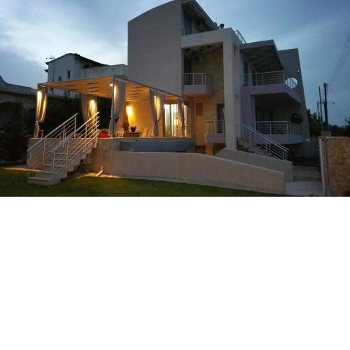 VILLA BY THE SEA VRAVRONA LOUTSA(NEAR THE AIRPORT&METROPOLITAN)