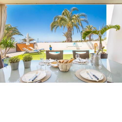 Villa Caletas Teguise - A Wonderful 5 Bedroom Villa - Perfect For A Large Group