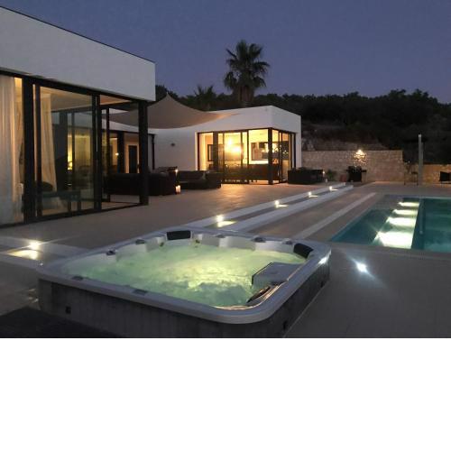 Villa Casa Blanca modern luxury
