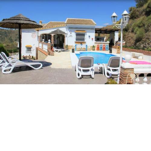 Villa Casira met privé zwembad 6 personen