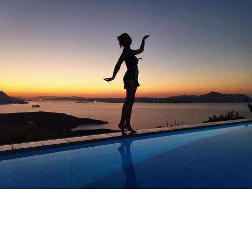 Villa Cassandra - A breathtaking view of Souda-Chania bay and the White Mountains
