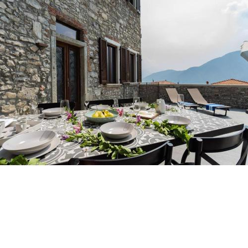 Villa Castravalva by Rent All Como