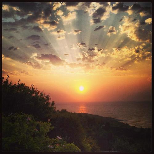 Villa cecile coucher de soleil sur la mer