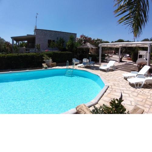 Villa Chanel confortevole villa con piscina e casa sull'albero per bambini