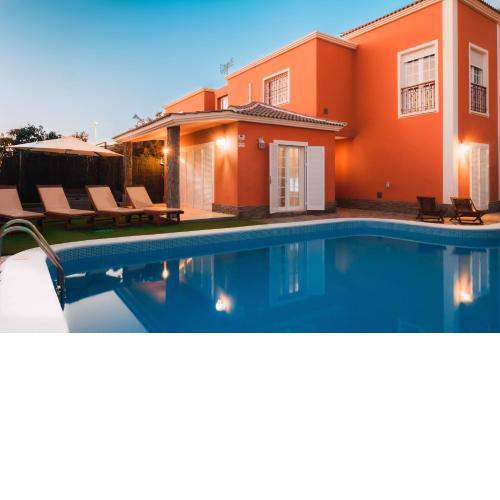 Villa Chloe Costa Adeje Tenerifesummervillas GIANT PRIVATE POOL 11 METERS LONG