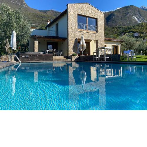 Villa Cipressi-Piscina-Whirpool-Sana