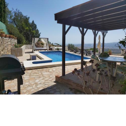 Villa Clara beautiful villa, heated pool, 10 min beach