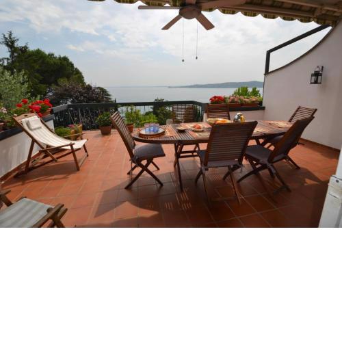 VILLA CLAUDIA-LA TERRAZZA SUL LAGO