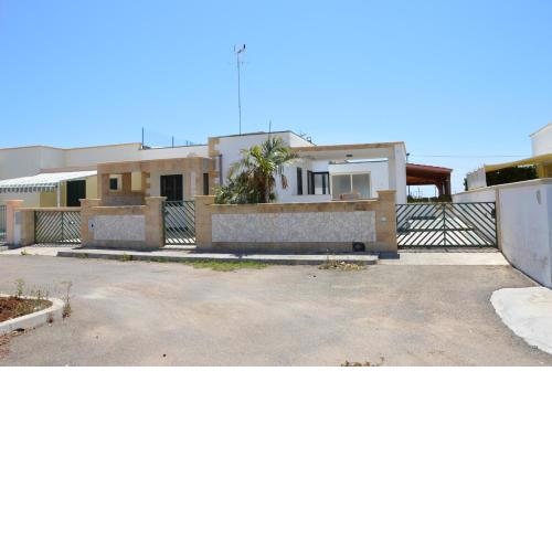Villa con doppio appartamento piano terra e semi-interrato
