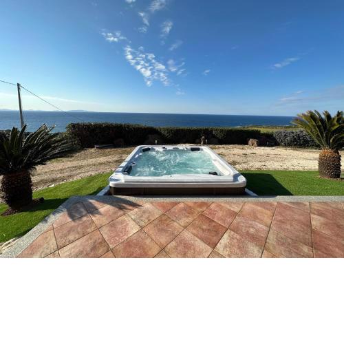 Villa con Jacuzzi privata vista mare e natura