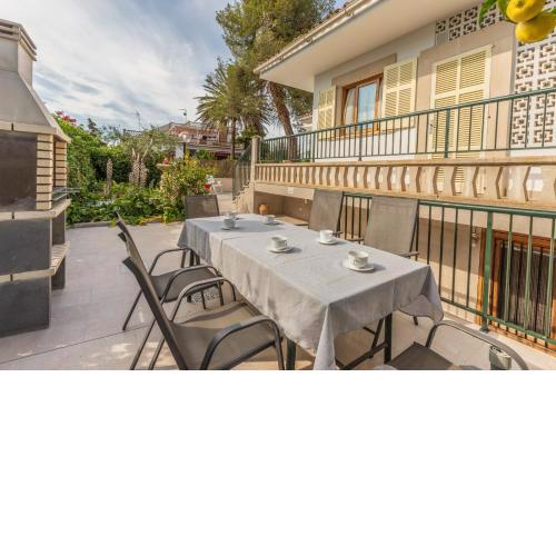 Villa con jardin cerca de la playa