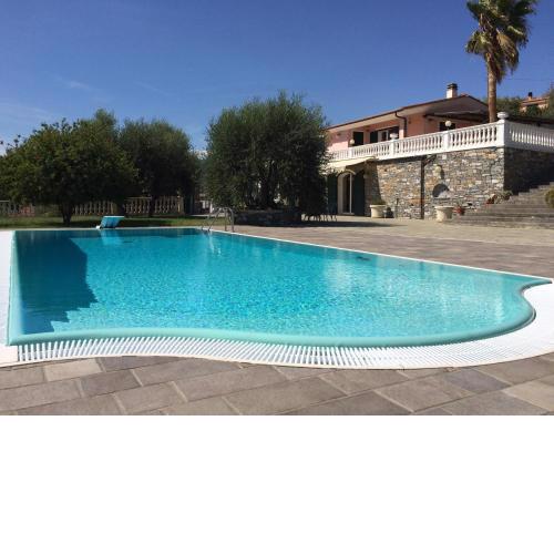 Villa con piscina a Imperia, Italy