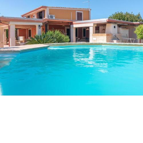 Villa con piscina al mare