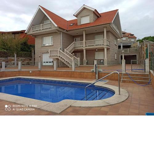 Villa con piscina en Sanxenxo ideal para familias
