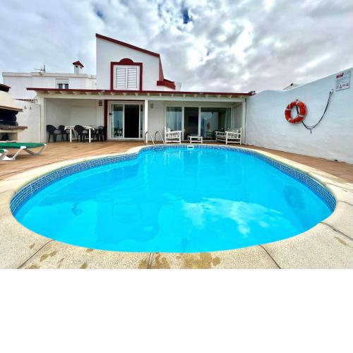 Villa con piscina privada en la playa en Corralejo
