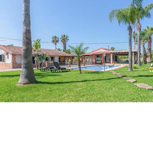 Villa con piscina vicino al mare