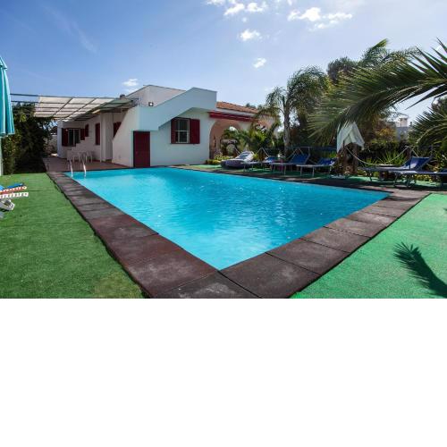 Villa con piscina vicino spiaggia, m511