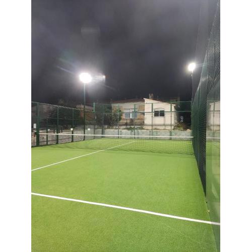 Villa con PISTA DE PADEL privada, piscina y Barbacoa, con más de 1800m2 de terreno, Villa Can Ramón